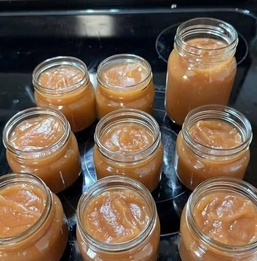 Easy Slow Cooker Apple Butter with Cinnamon and Warm Spices