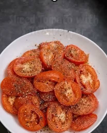 Simple Fresh Sliced Tomatoes with Sea Salt and Pepper